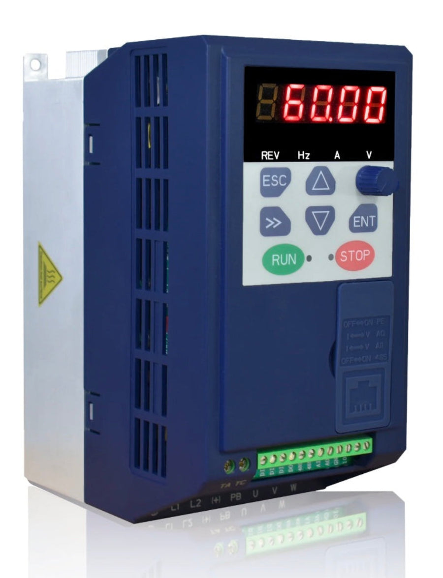 VARIADOR DE FRECUENCIA MARCA VEIKONG TRIFÁSICO 10 HP VFD500, 200 - 240 VAC, 32 AMP
